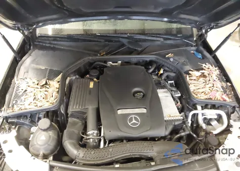 2016 Mercedes-Benz C 300 4Matic z USA, uszkodzony, nr VIN 55SWF4KB6GU171070